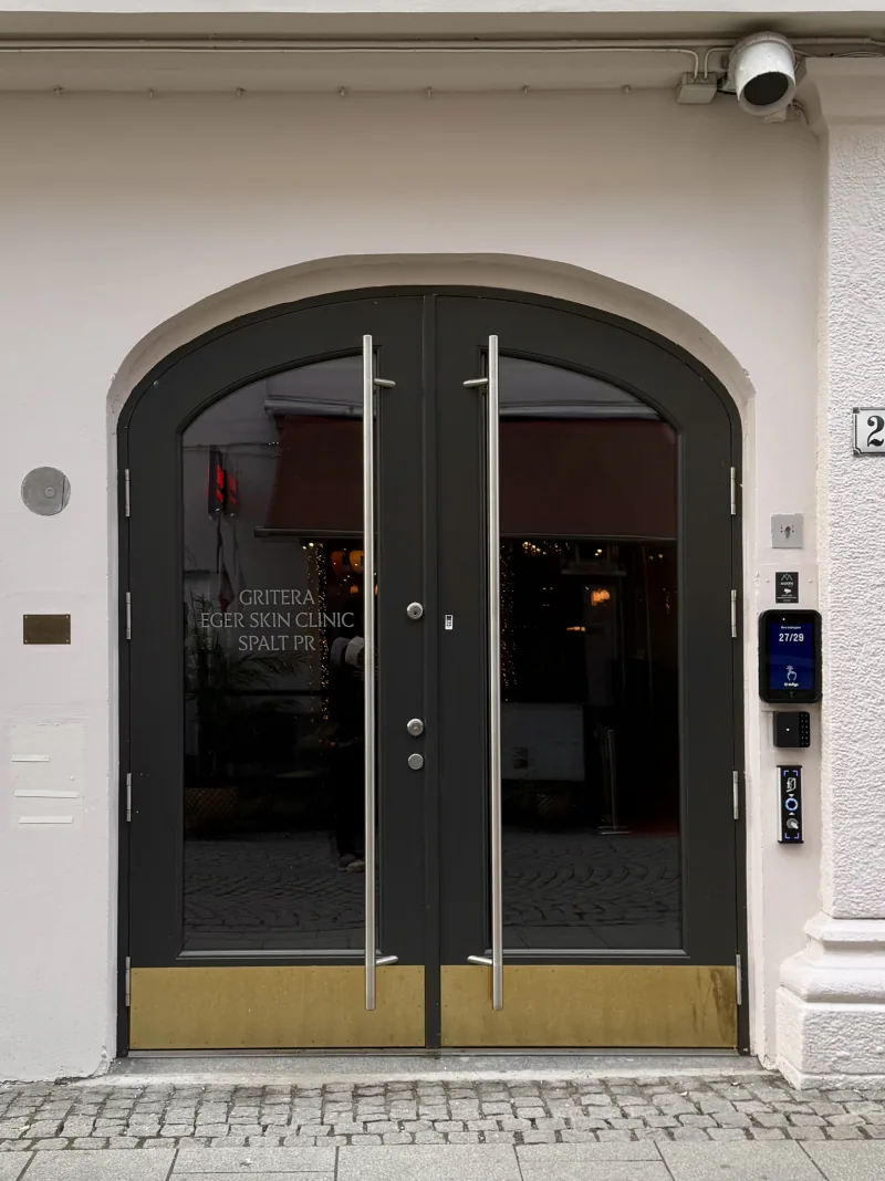 Defigo-ausgestatteter Eingang in einem norwegischen Wohngebäude