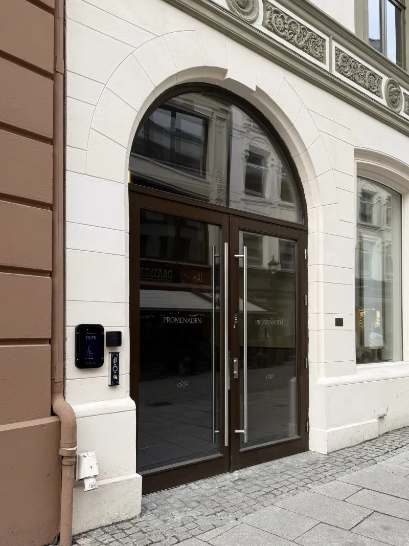 Defigo-ausgestatteter Eingang in einem norwegischen Wohngebäude