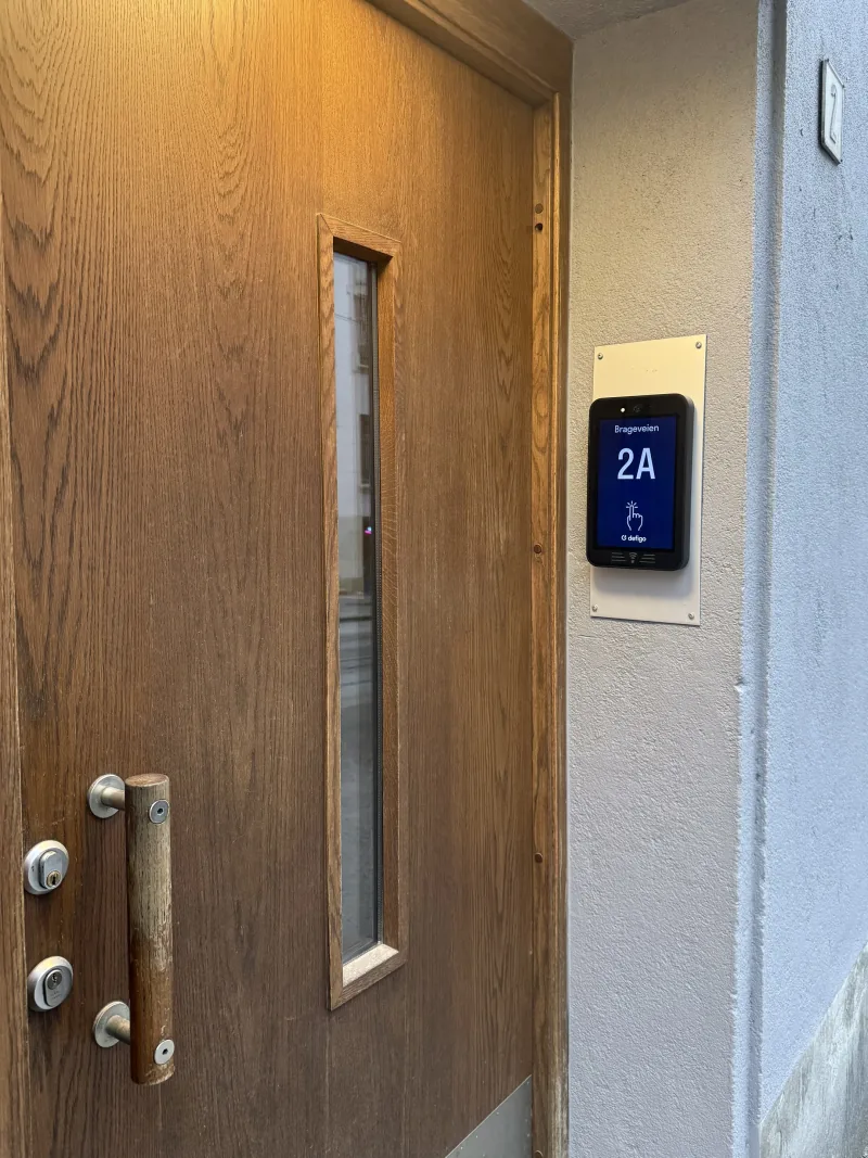 Defigo-ausgestatteter Eingang in einem norwegischen Wohngebäude